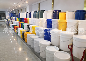 欧美最新草逼网站吉安容器一楼涂料桶、机油桶展区